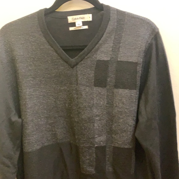 CALVIN KLEIN BLACK SWEATER (M) - Picture 2 of 5